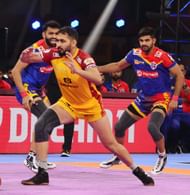 Sumit (R) of UP Yoddhas in action against Telugu Titans in PKL 10 (Image via PKL)